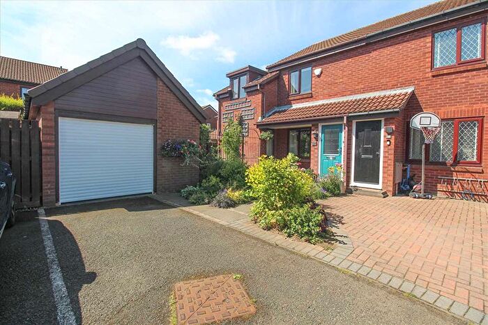 3 Bedroom Semi-Detached House For Sale In Underwood Grove, Northburn Grange, Cramlington, NE23