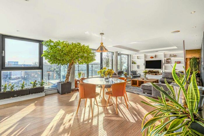 2 Bedroom Flat To Rent In Gifford Street, London, N1