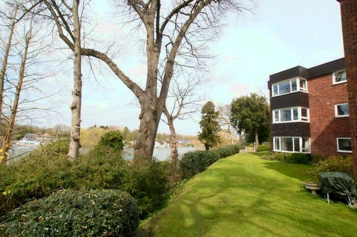 2 Bedroom Flat To Rent In Mount Felix, Walton-On-Thames, Surrey, KT12