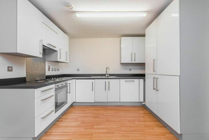 2 Bedroom Flat For Sale In High Street, Stratford, London, E15