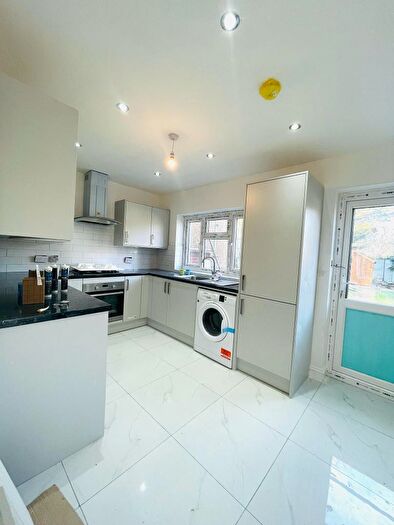 4 Bedroom Apartment To Rent In Orchard Road, Beam Valley Country Park, Dagenham, London, RM10