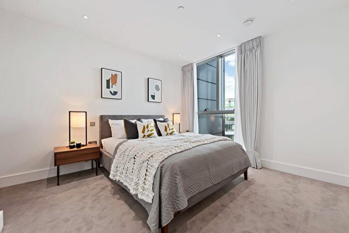 2 Bedroom Apartment To Rent In Carrara Tower, Bollinder Place, London, EC1V