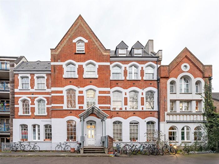 2 Bedroom Flat For Sale In Martello Street, Hackney, E8