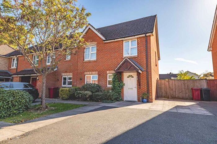 4 Bedroom Semi-Detached House For Sale In Charlotte Avenue, Slough, SL2