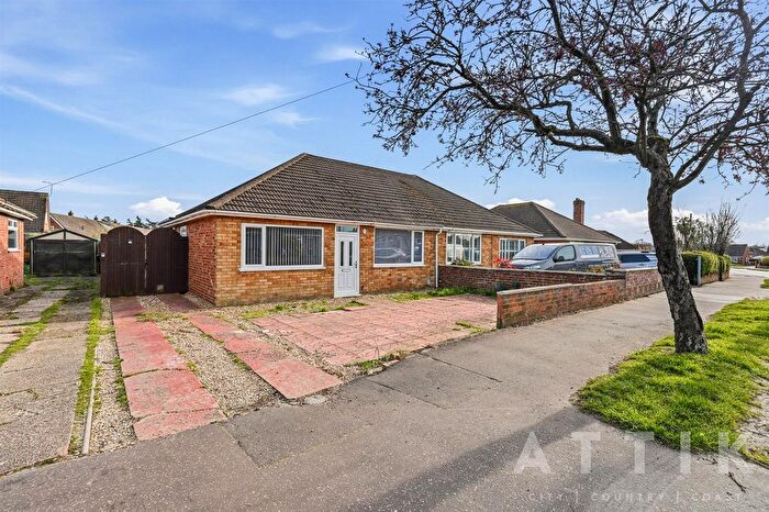 3 Bedroom Semi Detached Bungalow For Sale In Linacre Avenue, Norwich, NR7