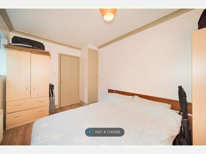 Studio To Rent In Biscay Road, London, W6