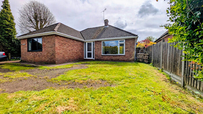 2 Bedroom Detached Bungalow For Sale In Taylors Lane, Lindford, Hampshire, GU35