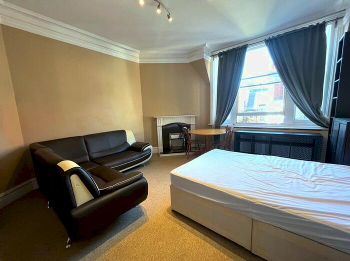 2 Bedroom Flat To Rent In Alexandra Court, Maida Vale, W9