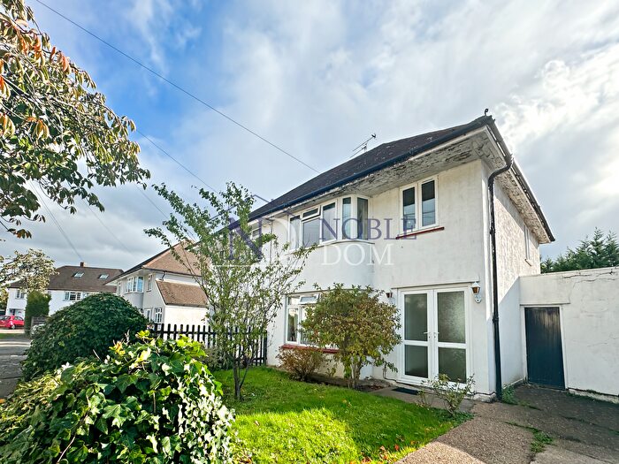 3 Bedroom Semi Detached House To Rent In Sunbury-On-Thames, TW16