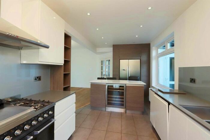 4 Bedroom Property To Rent In Lynwood Drive, Worcester Park, KT4