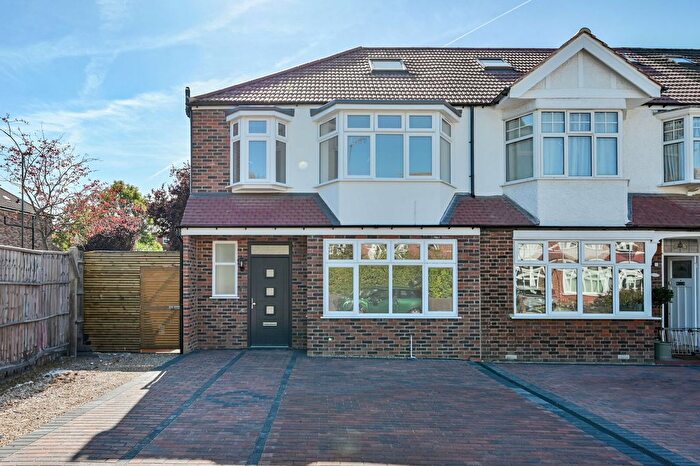 3 Bedroom End Of Terrace House For Sale In Elm Close, Raynes Park, London, SW20