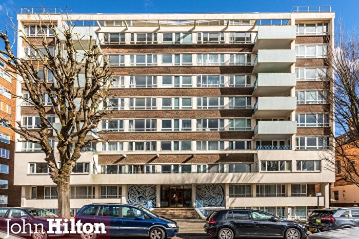 2 Bedroom Flat For Sale In The Drive, Hove, BN3