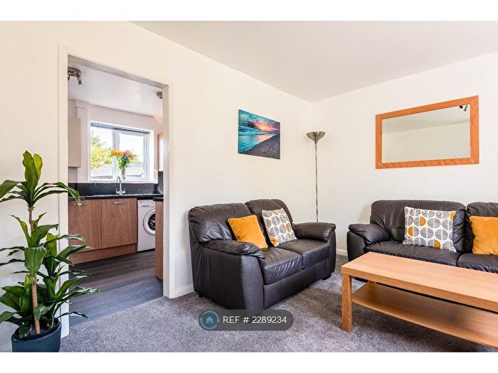 5 Bedroom Semi-Detached House To Rent In Hillside, Brighton, BN2