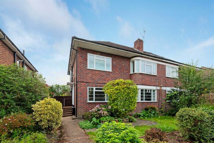 2 Bedroom Flat To Rent In Richmond Road, London, SW20