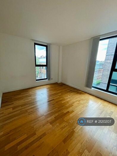 3 Bedroom Flat To Rent In Shoreditch High Street, London, E1