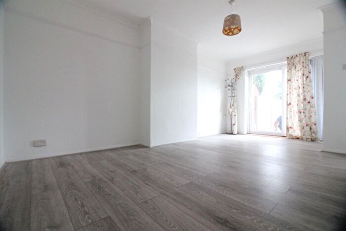 2 Bedroom Flat To Rent In Star Road, Uxbridge, UB10