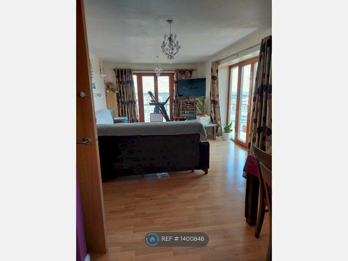 2 Bedroom Flat To Rent In Ilford Hill, Ilford, IG1