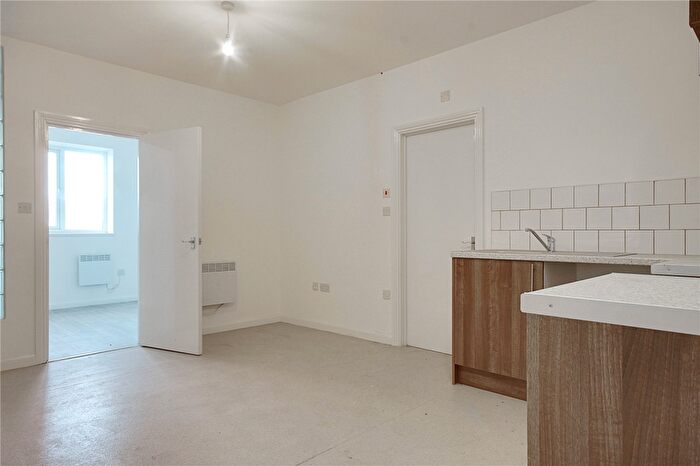 1 Bedroom Flat To Rent In Crown Road, Enfield, EN1