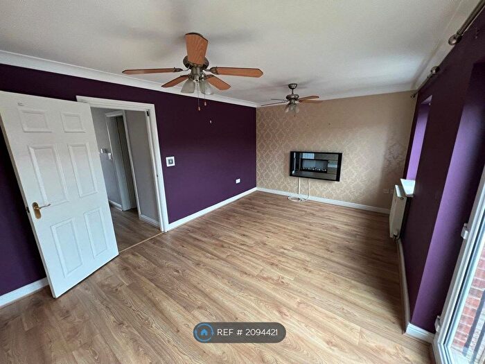 4 Bedroom Terraced House To Rent In Radulf Gardens, Liversedge, WF15