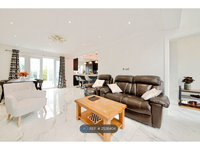 3 Bedroom Detached House To Rent In Old Fold View, Barnet, EN5