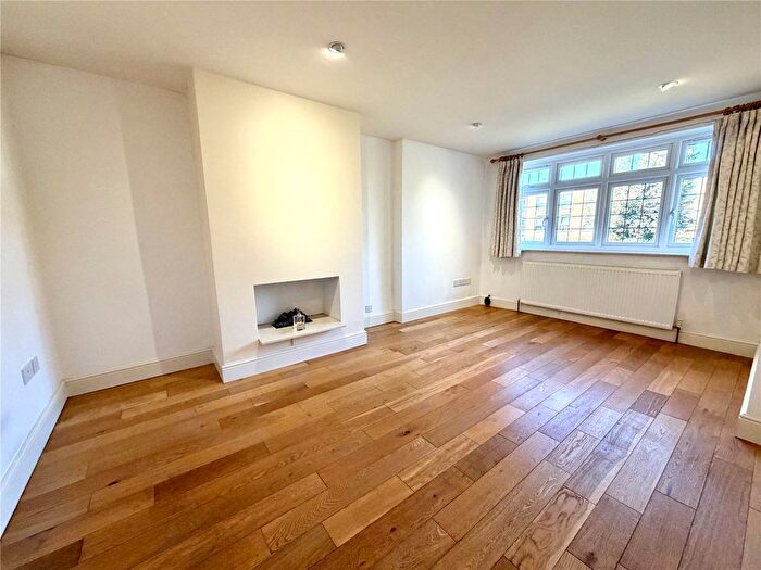 2 Bedroom Maisonette To Rent In Worcester Road, Sutton, Surrey, SM2