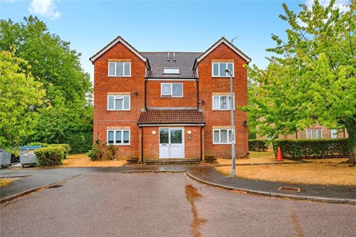 2 Bedroom Flat For Sale In Milton Way, Houghton Regis, Dunstable, Bedfordshire, LU5