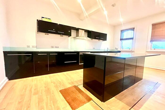 2 Bedroom Apartment To Rent In Wilmslow Road, Manchester, M20