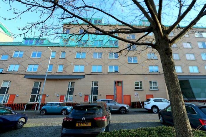 1 Bedroom Flat To Rent In Queen Elizabeth Gardens, Glasgow G5