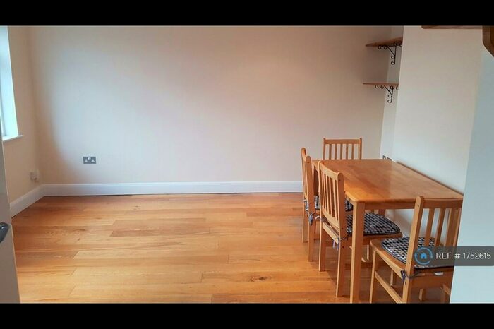 1 Bedroom Flat To Rent In Park Rd, London, NW4