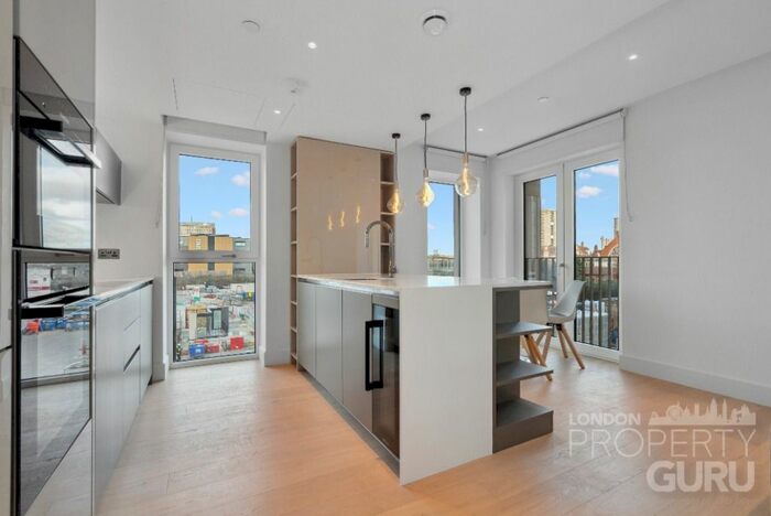 2 Bedroom Flat To Rent In Cascade Way, White City, London, W12