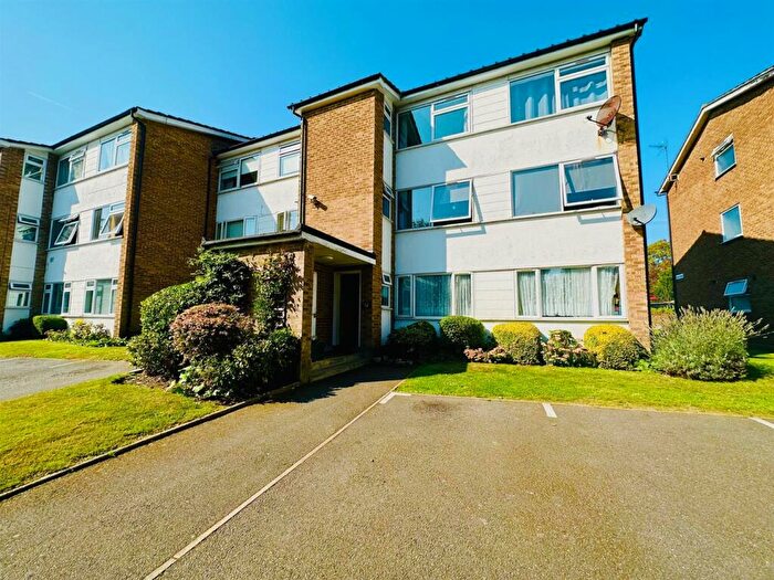 2 Bedroom Apartment To Rent In High Road, Broxbourne, EN10
