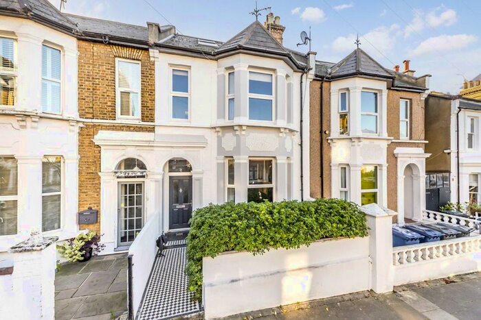 4 Bedroom Property To Rent In Birkbeck Avenue, London, W3