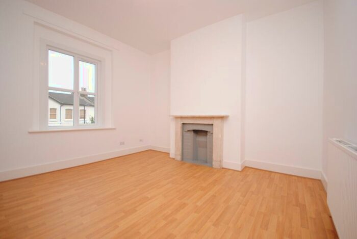 2 Bedroom Flat To Rent In Montpelier Road Peckham, SE15