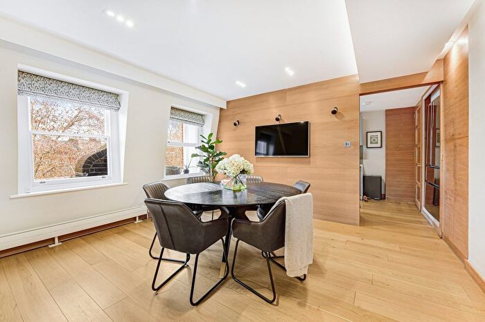 3 Bedroom Terraced House To Rent In Cadogan Square, Knightsbridge, SW1X