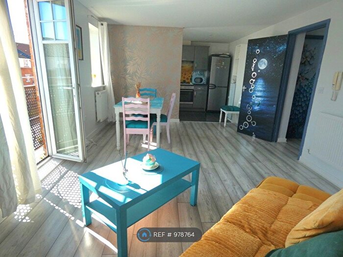 2 Bedroom Flat To Rent In Sanderson Villas, Gateshead, NE8