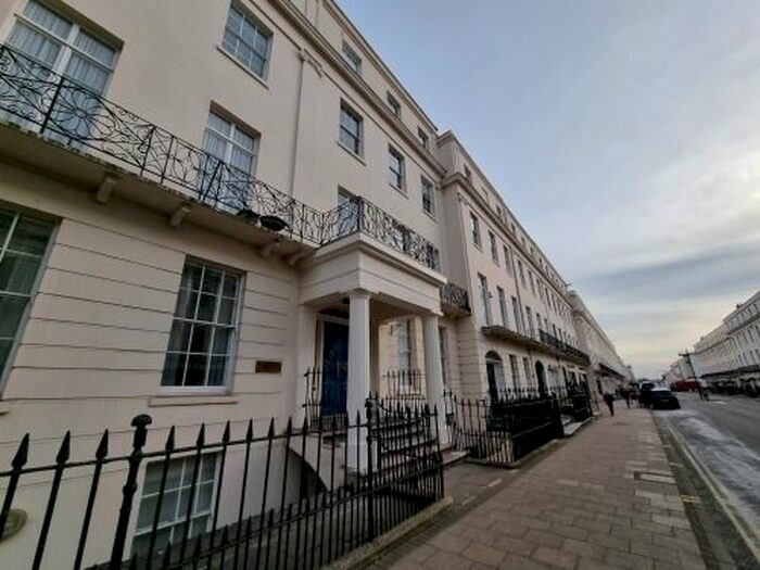 2 Bedroom Flat To Rent In William House, Parade, Leamington Spa, CV32