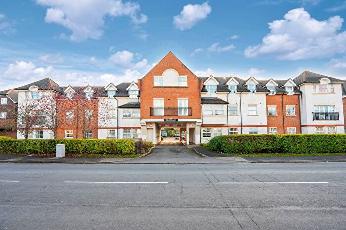 2 Bedroom Flat To Rent In Woking, Surrey, Woking, GU21