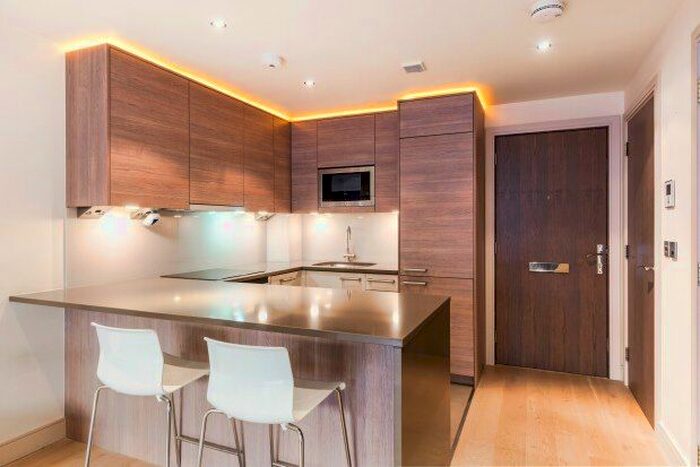 Studio To Rent In Townmead Road, London, SW6