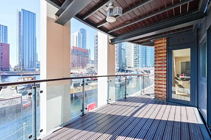 3 Bedroom Flat To Rent In Boardwalk Place, , Canary Wharf, London, E14