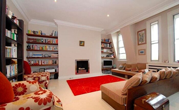 3 Bedroom Flat To Rent In Park Road, Regents Park, London, NW1