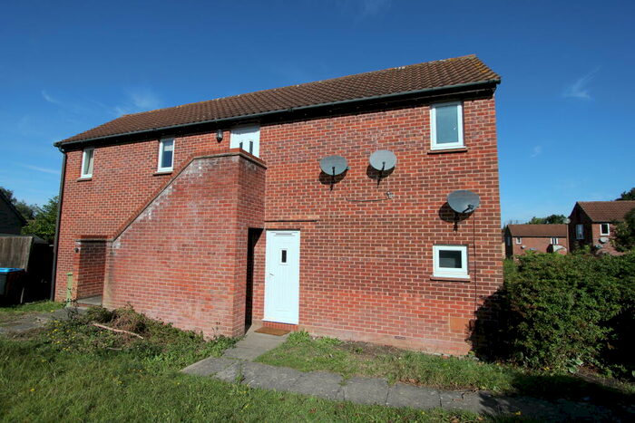 2 Bedroom Flat To Rent In Lowndes Grove, MK5