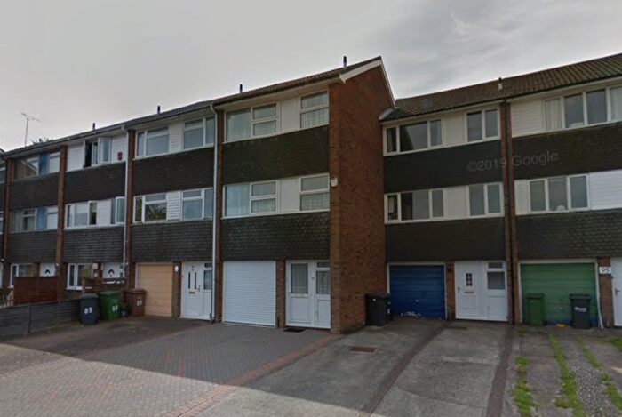 3 Bedroom Terraced House To Rent In Swasedale Road, Luton, Bedfordshire, LU3