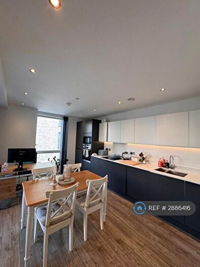 1 Bedroom Flat To Rent In Murdoch Court, London, E3