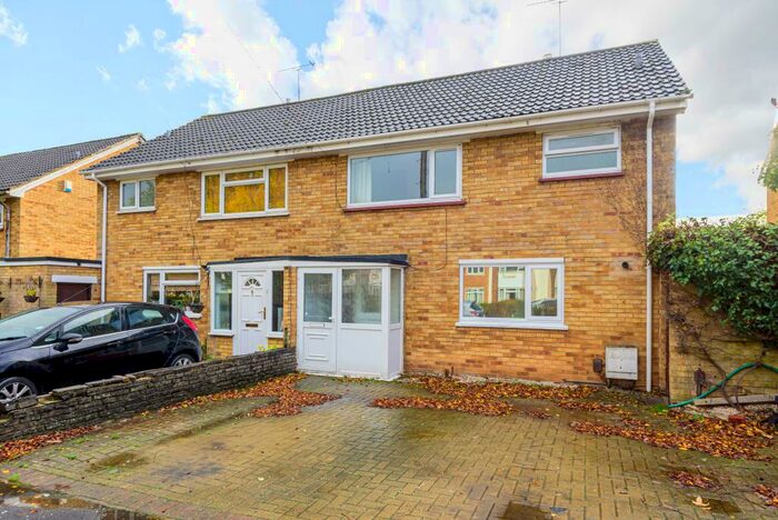 3 Bedroom Semi-Detached House To Rent In Northumbria Road, Maidenhead, SL6