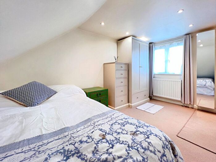 3 Bedroom Town House To Rent In Derinton Road, Tooting, SW17