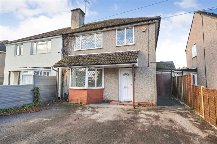 4 Bedroom Semi-Detached House For Sale In The Greenway, Cippenham, Slough, SL1