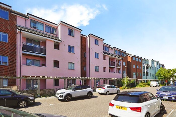 2 Bedroom Flat For Sale In Drummond Grove, Willesborough, Ashford, TN24