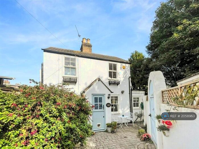 2 Bedroom Detached House To Rent In Crescent Road, Erith, DA8