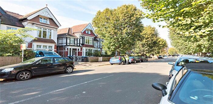 2 Bedroom Flat To Rent In Park Avenue, London, NW2