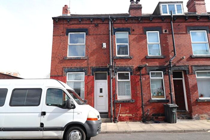 2 Bedroom House To Rent In Stanley View, Leeds, Yorkshire, LS12